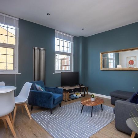 Modern Apartment Within City Walls, Parking تشيستر المظهر الخارجي الصورة