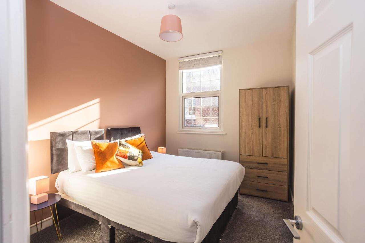 Modern Apartment Within City Walls, Parking تشيستر المظهر الخارجي الصورة