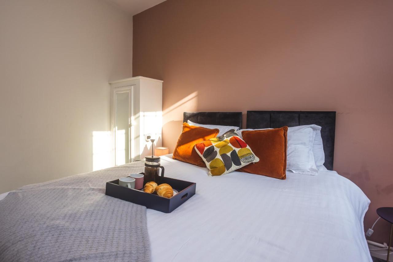 Modern Apartment Within City Walls, Parking تشيستر المظهر الخارجي الصورة