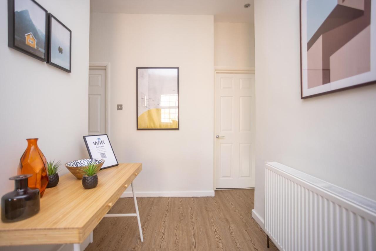 Modern Apartment Within City Walls, Parking تشيستر المظهر الخارجي الصورة